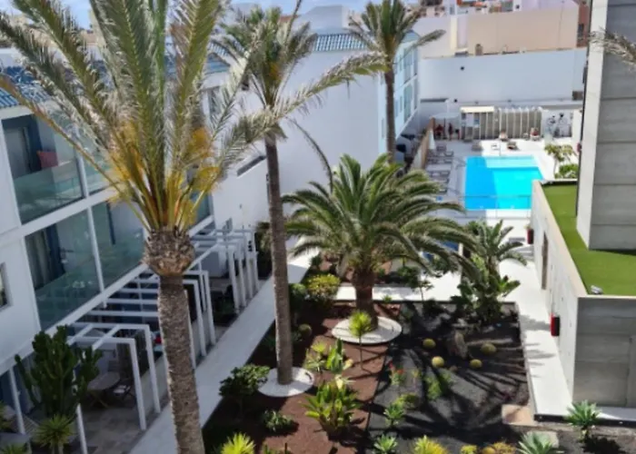 Bristol Sunset Piscina *