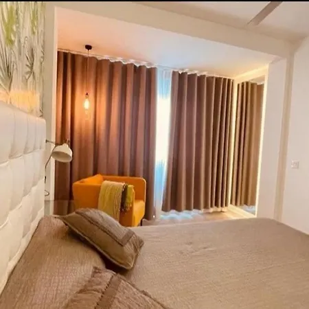 Bristol Sunset Piscina