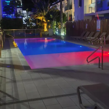 Bristol Sunset Piscina Apartment *